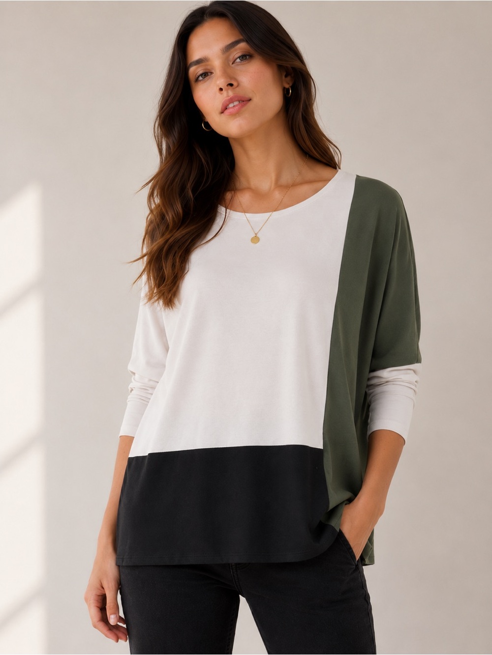 🩷. 1837. Cream and Black 3/4 Sleeve Boxy Blouse